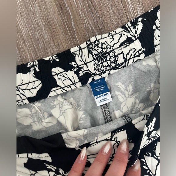 Old Navy Shorts - Picture 3 of 4